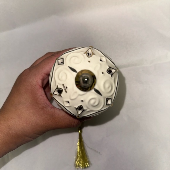 Lenox 2023 Annual Ornament - Picture 8 of 13